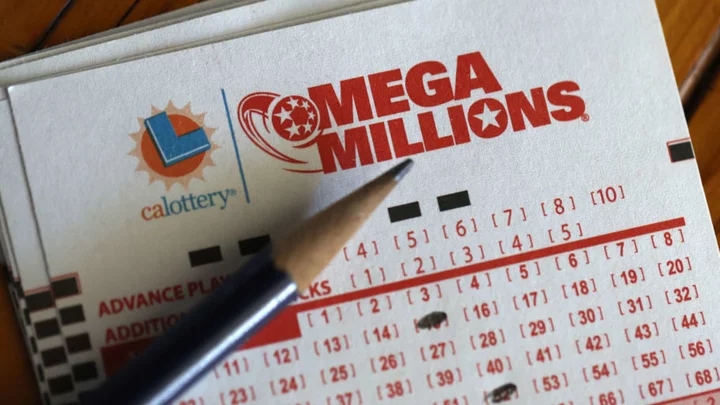 If You Win Mega Millions or Powerball, Should You Take the Cash Payout?