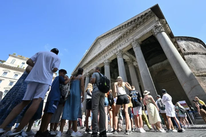 Rome's Pantheon charges for tourist entry