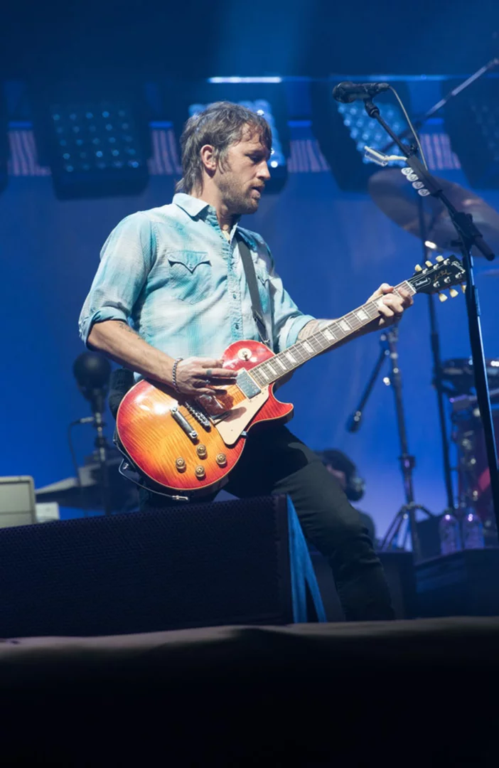 Chris Shiflett tries not to let 'the devil in' on stage